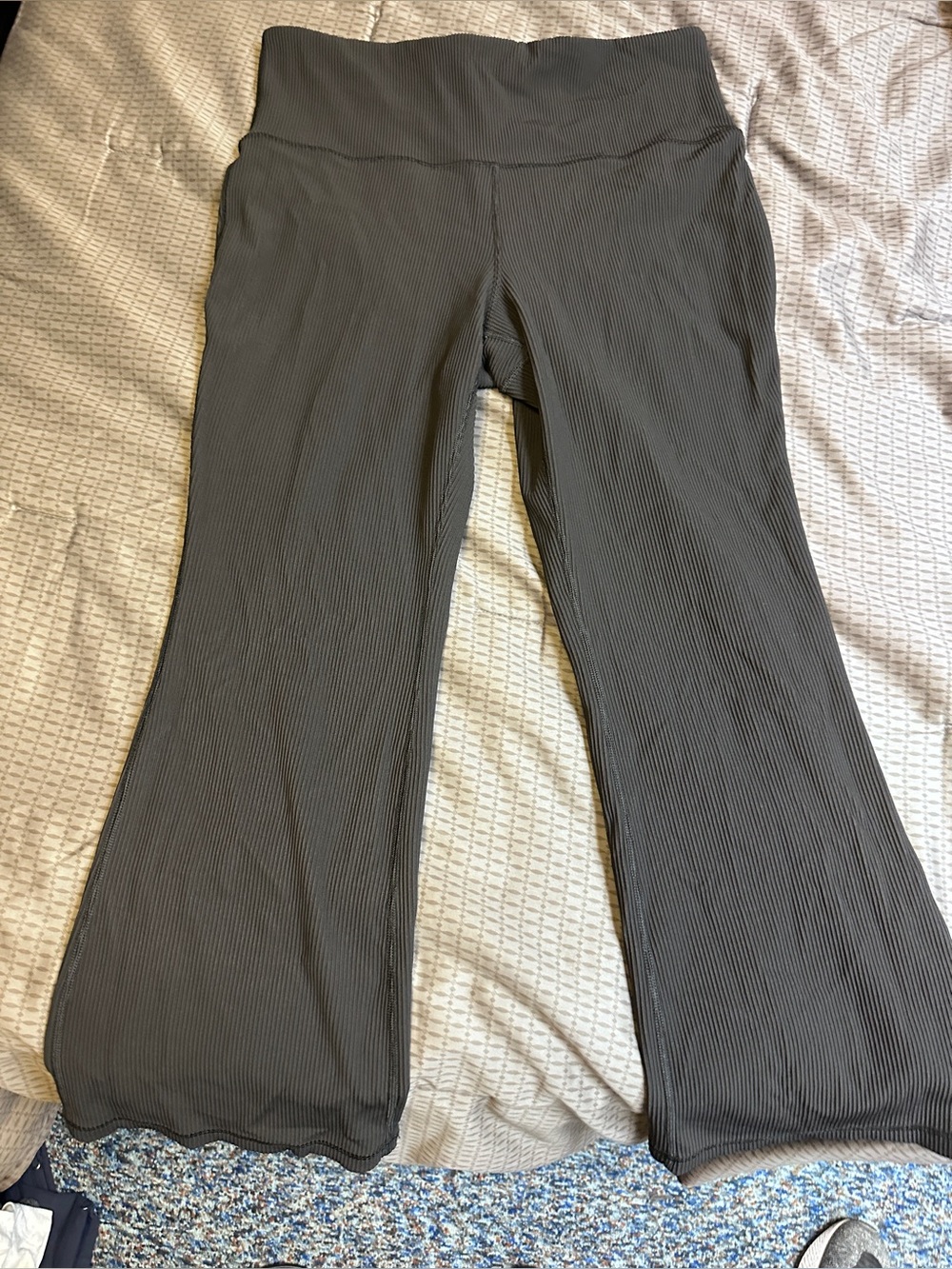 Athleta Women's Elation Ribbed Cropped Flare Pants in black